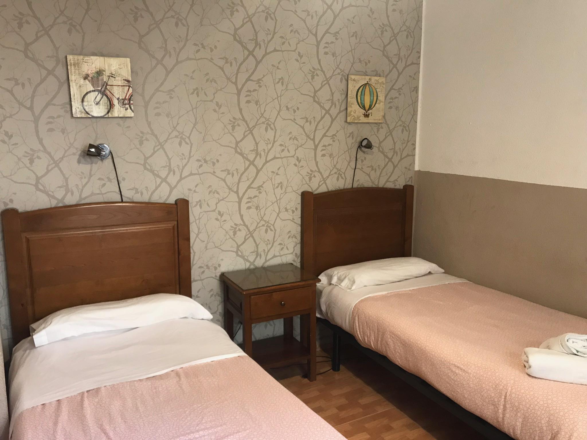 Hostal Los Perales Madrid Ngoại thất bức ảnh A room at the hotel