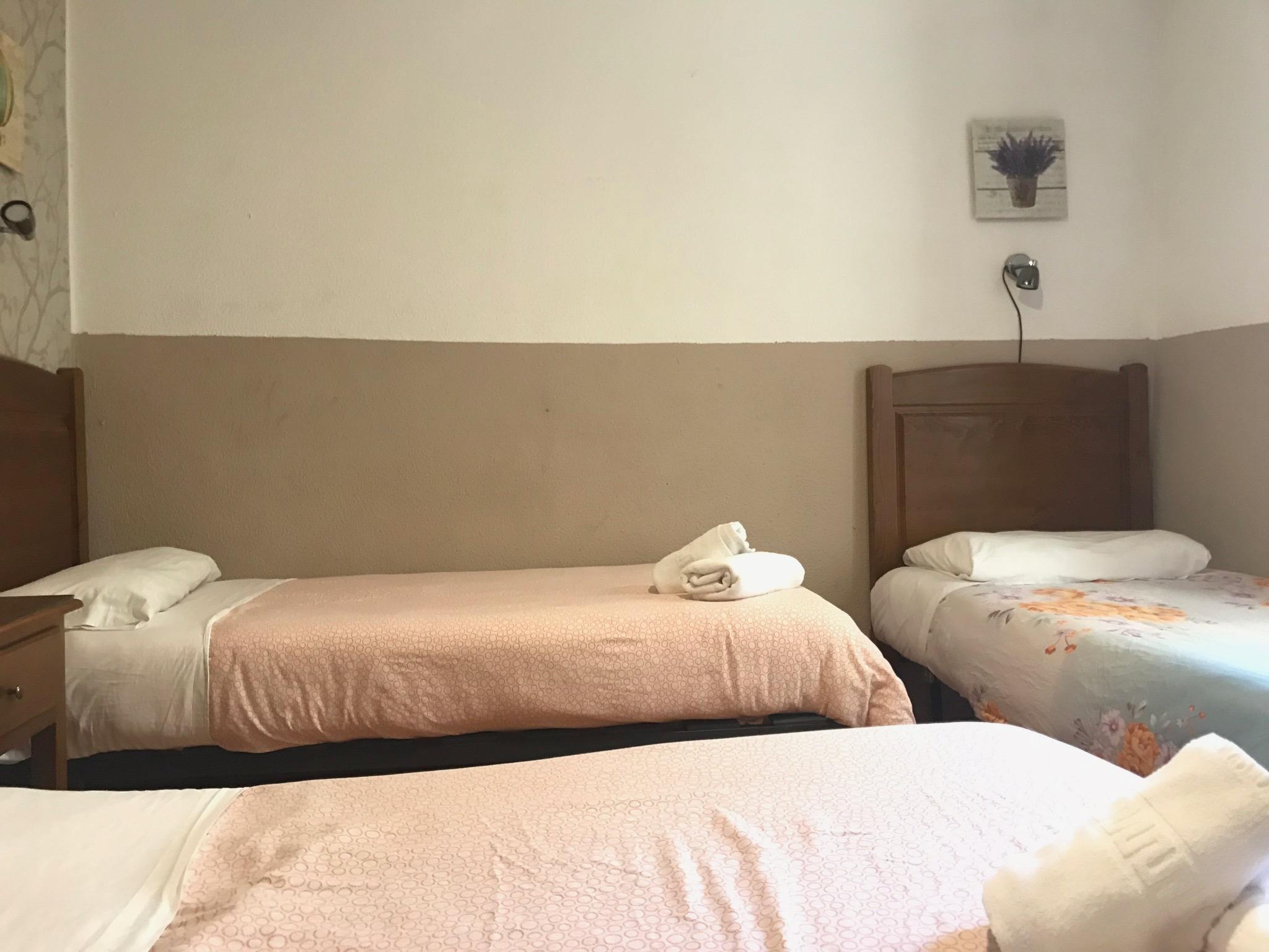 Hostal Los Perales Madrid Ngoại thất bức ảnh A room at the hotel