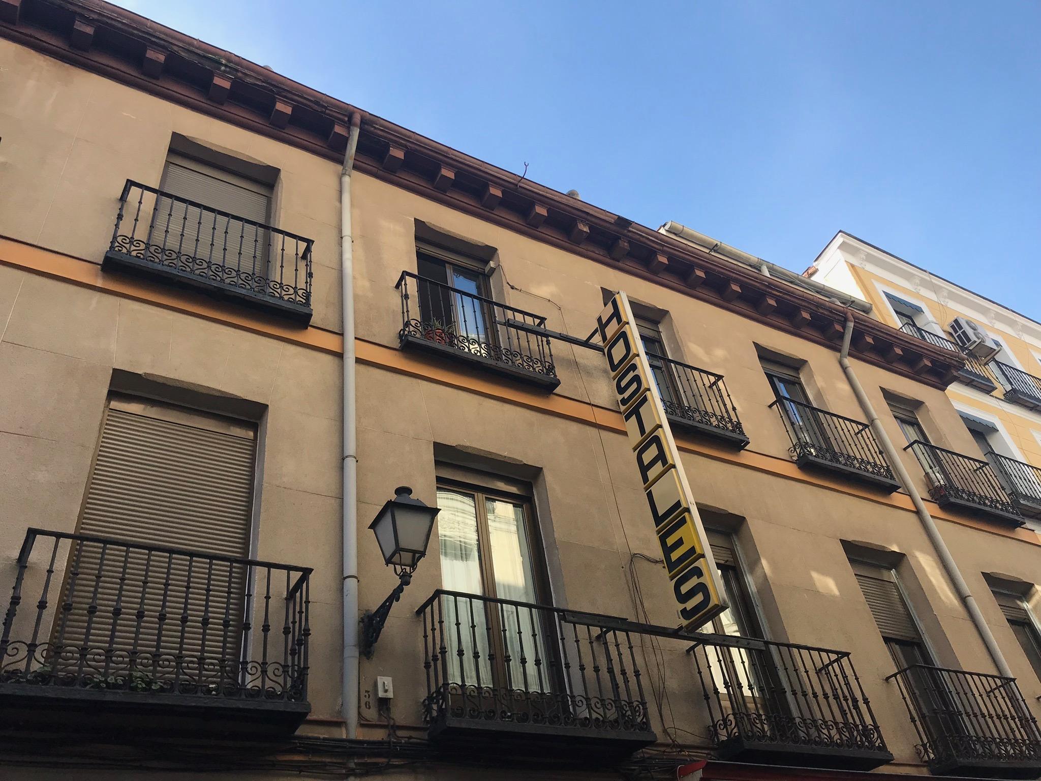 Hostal Los Perales Madrid Ngoại thất bức ảnh Headquarters of the party in Madrid