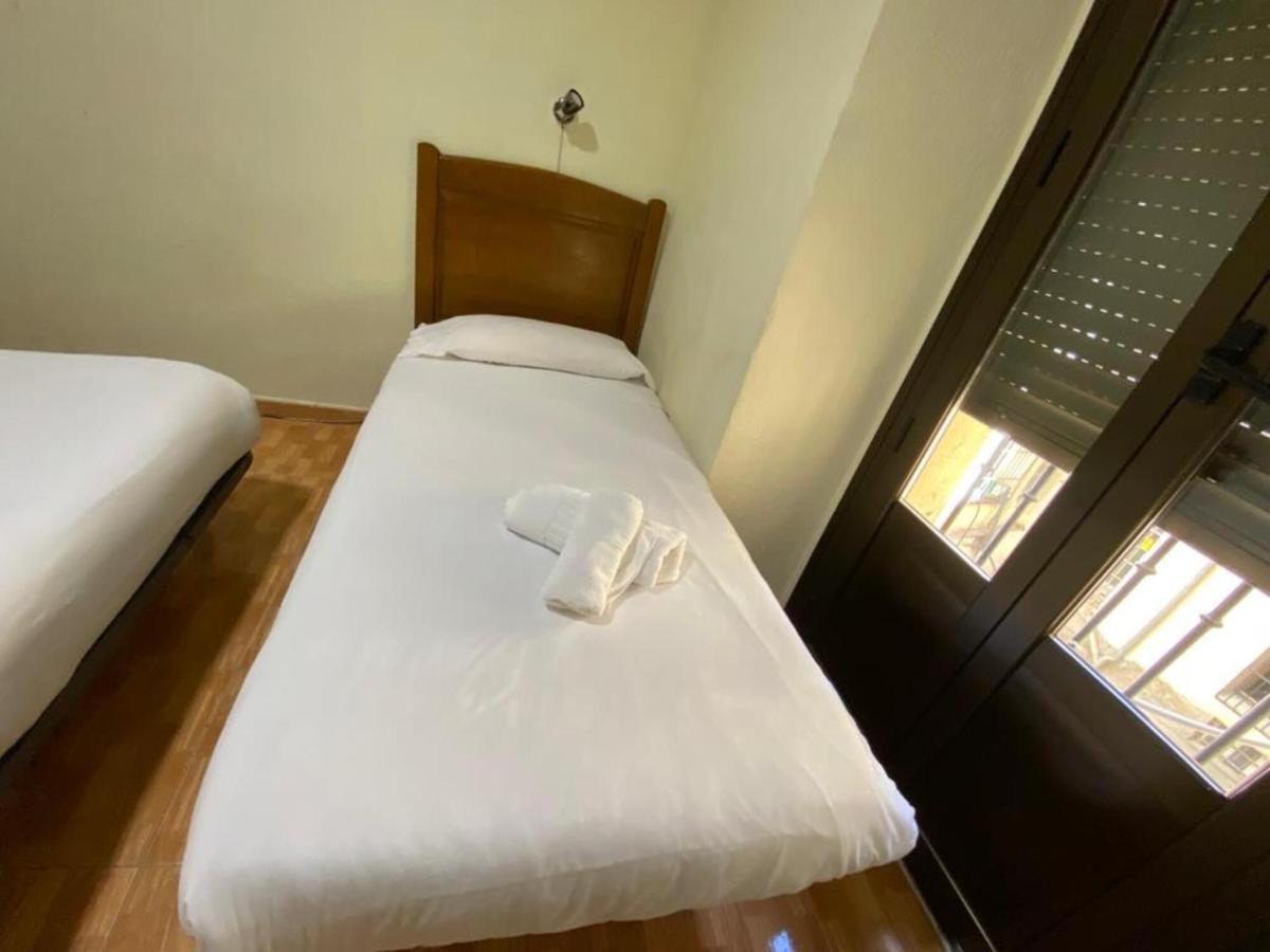 Hostal Los Perales Madrid Ngoại thất bức ảnh
